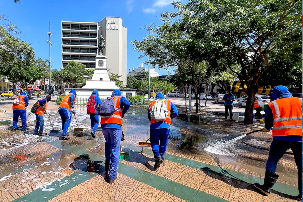 Así quedó el Paseo de Bolívar luego lavarse 7 mil metros cuadrados