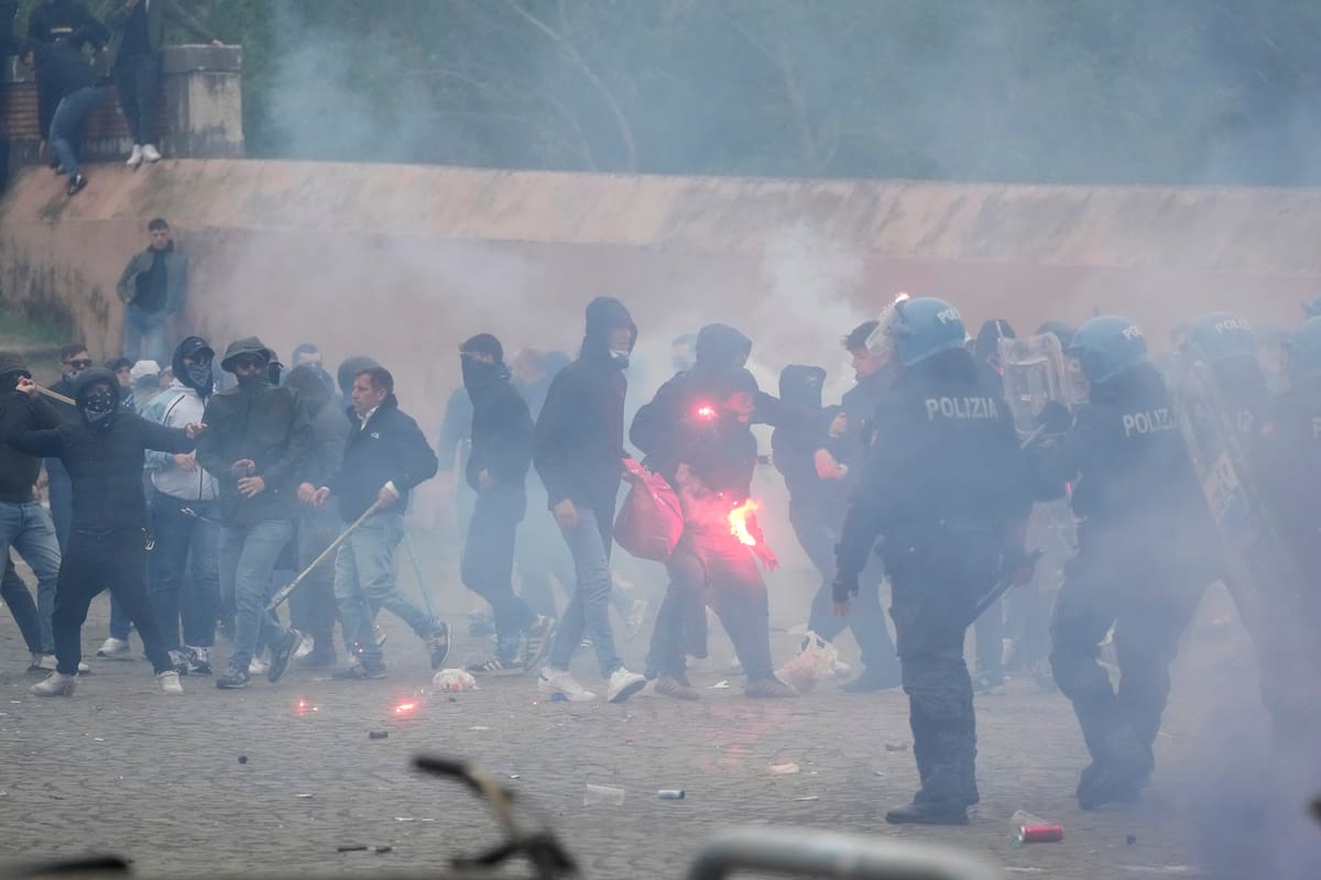 Enfrentamientos tras el derbi de Roma dejaron 24 policías heridos
