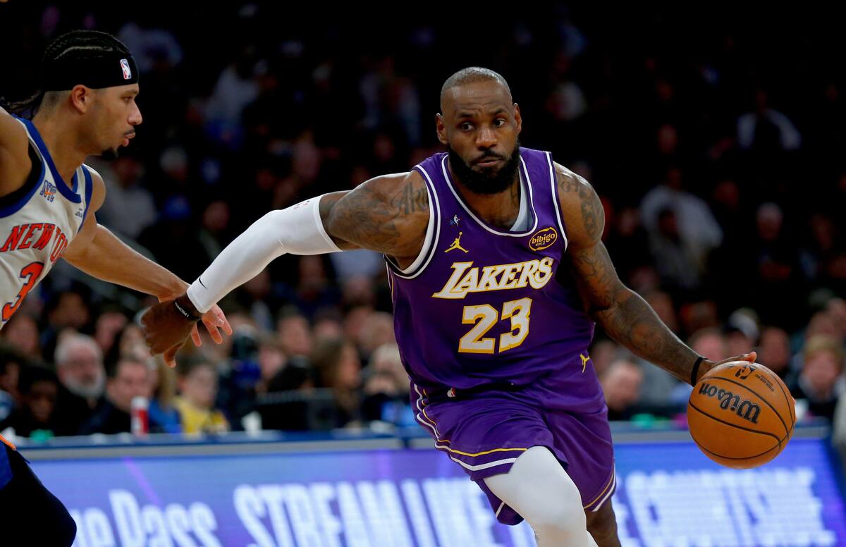 LeBron James es figura en los Ángeles Lakers. //Foto, AP: John Munson