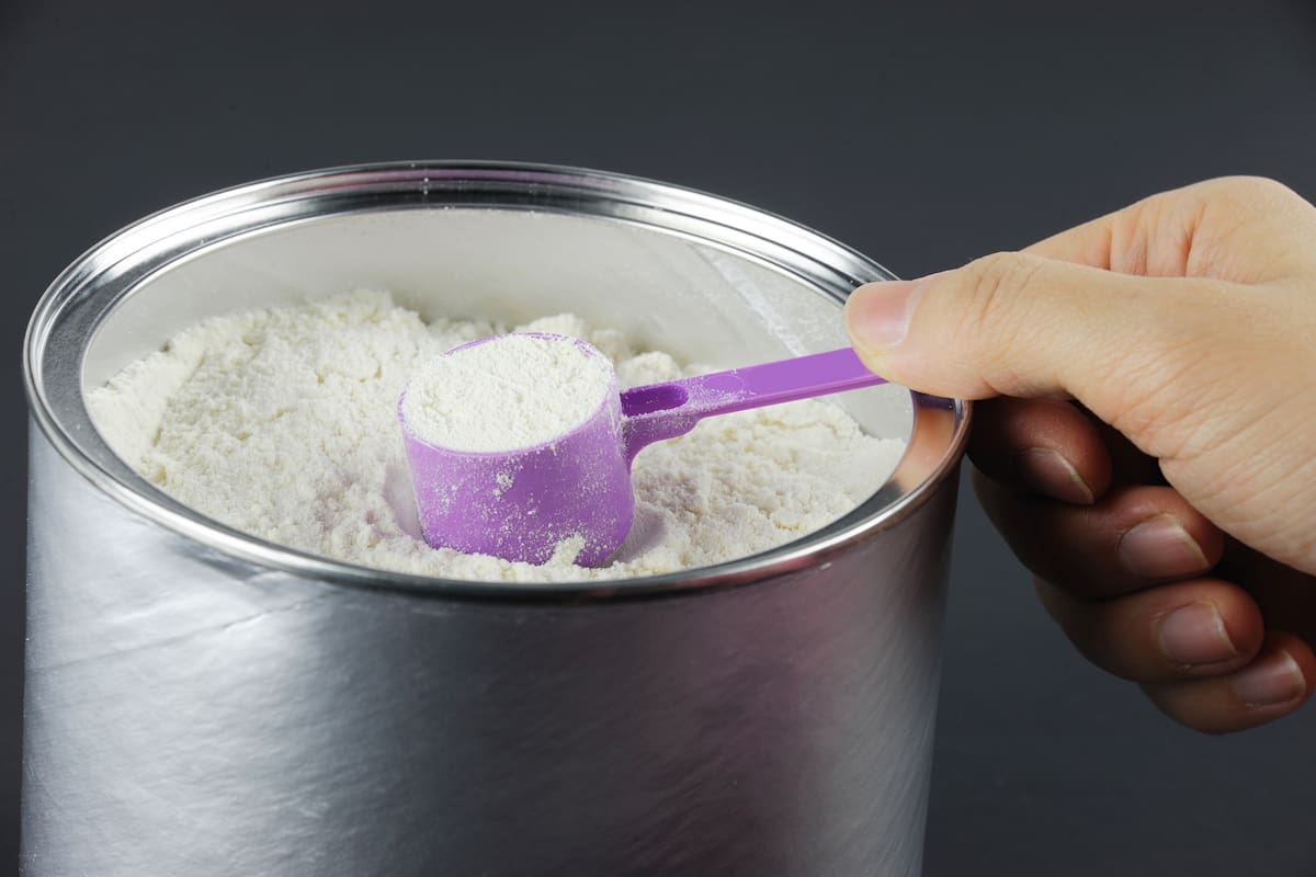 Leche en polvo adulterada en Colombia: así puede reconocerla fácilmente