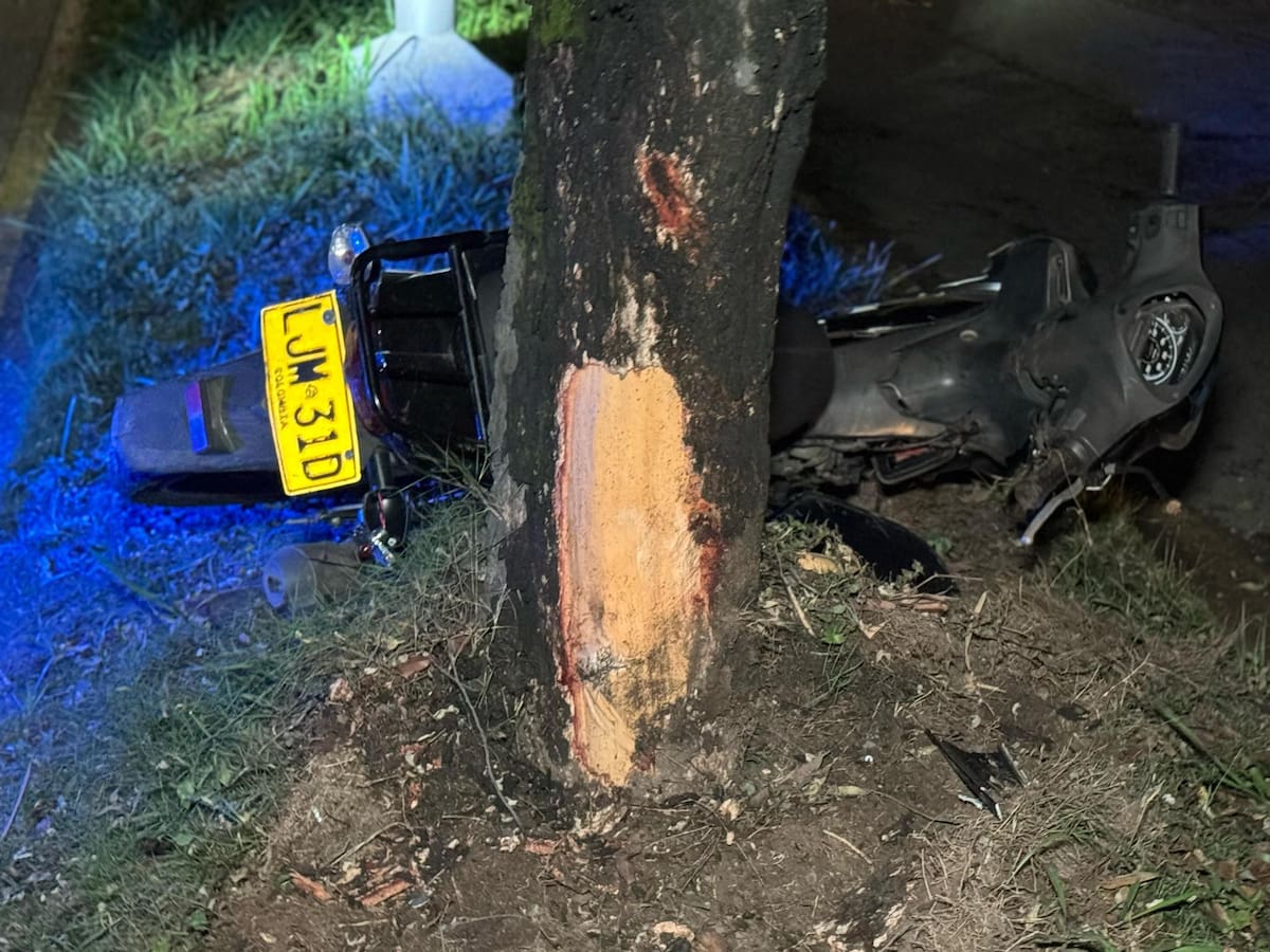 Leidy Judith Quiroga Vargas murió al chocar contra un árbol en plena autopista que conduce desde Piedecuesta hacia Floridablanca.