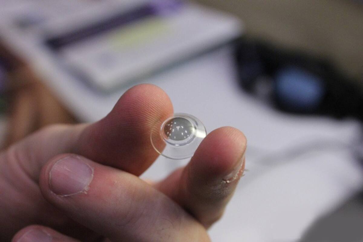 Los lentes de contacto usaría nanotecnología para hacer funcionar la electrónica. Cortesía