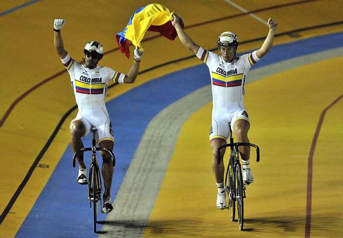 Leonardo Narváez (izquierda) estará en el campeonato de ciclismo de pista que arranca en Cali el jueves. Lo acompaña en la foto Cristian Tamayo.