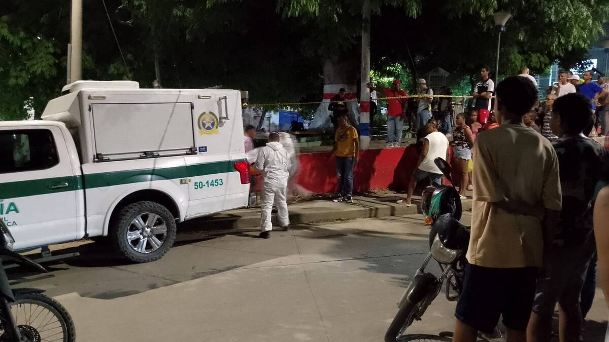 Levantamiento del cuerpo de hombre asesinado en El Carmelo. // El Universal.