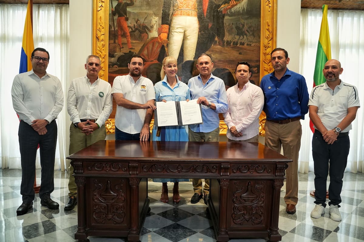 En Cartagena, Efraín Cepeda sanciona ley que reforma el FONPET