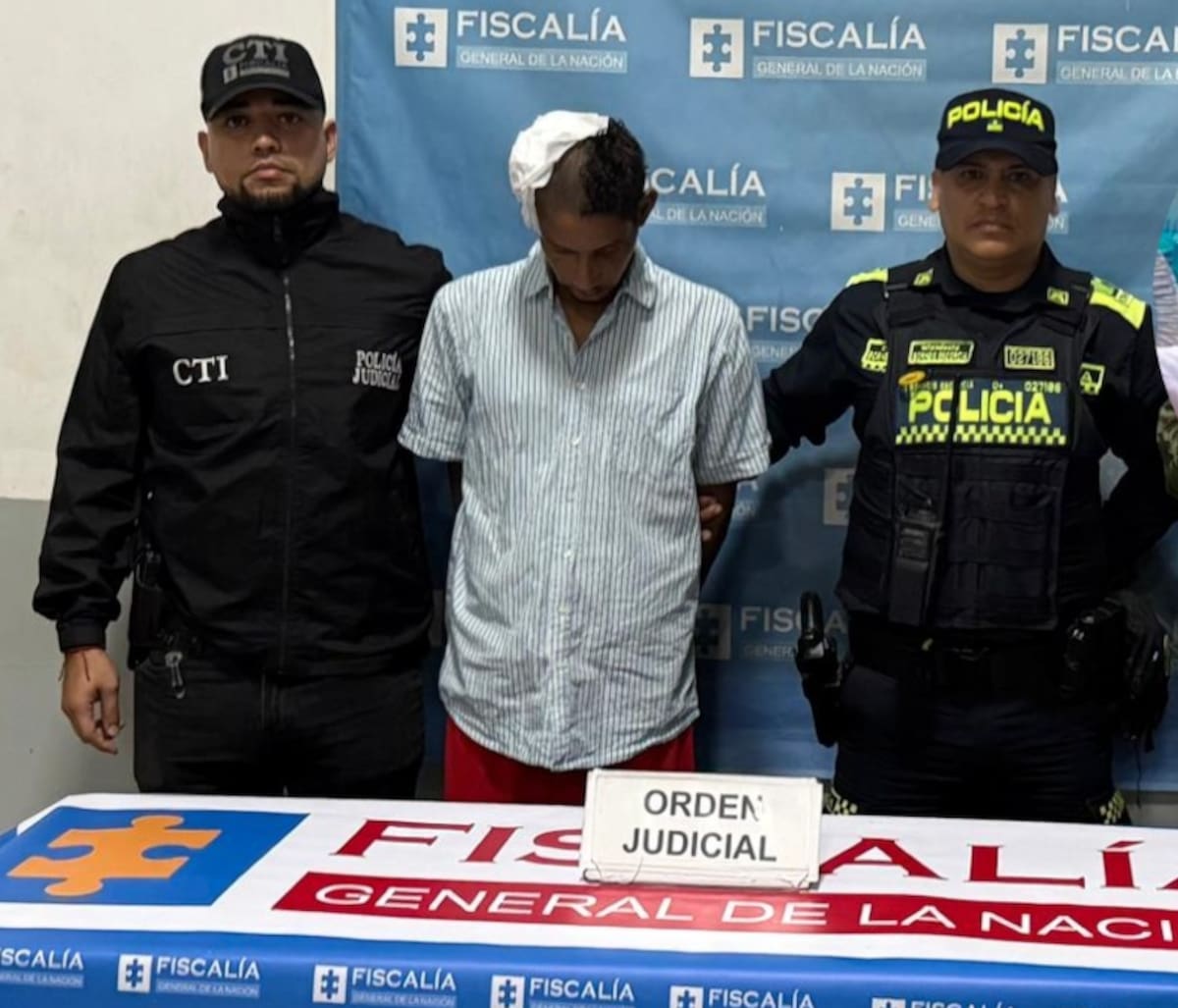 Leyner Johan Altamar Cabrera, el presunto asesino del Rey Momo del Carnaval del Suroccidente del año 2024, cuando era presentado ante la URI de la Fiscalía.//Cortesía Fiscalía Barranquilla.