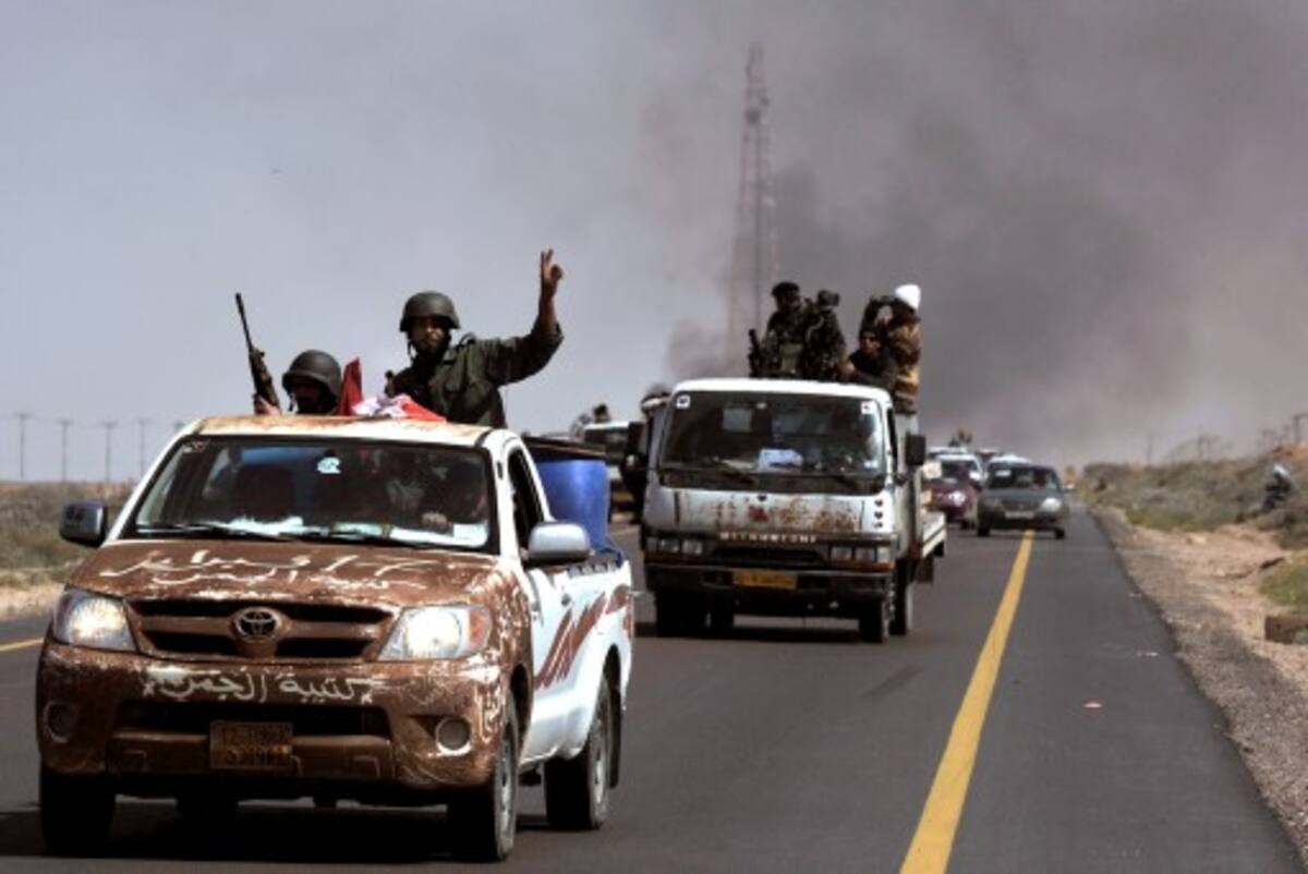 Pese a que las tropas de Gadafi han logrado frenar la toma de Sirte por parte de los rebeldes, éstos avanzan decididos para conquistar la ciudad natal del líder libio. AFP ARIS MESSINIS