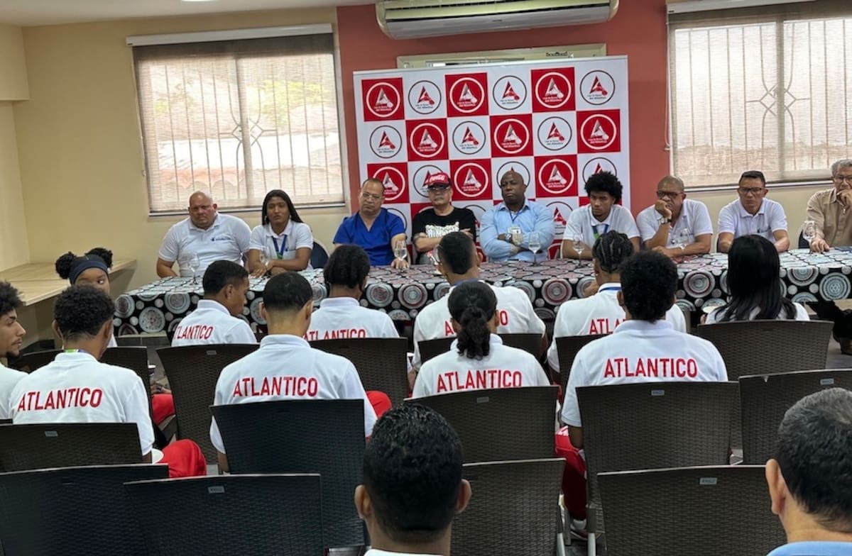 Aspecto de la rueda de prensa ofrecida por la Liga de Boxeo del Atlántico, donde se le rindió homenaje a los pugilistas por los títulos alcanzados en Cali.