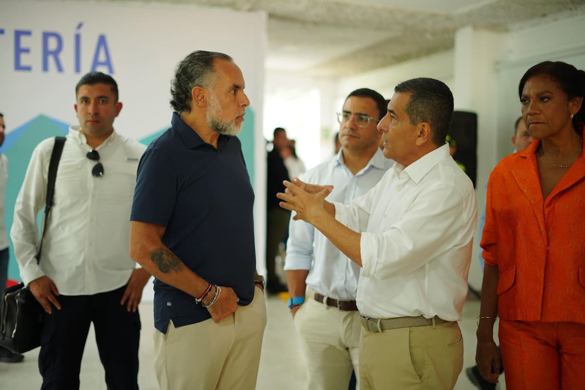 El ministro Armando Benedetti y el alcalde Dumek Turbay. // Foto: cortesía