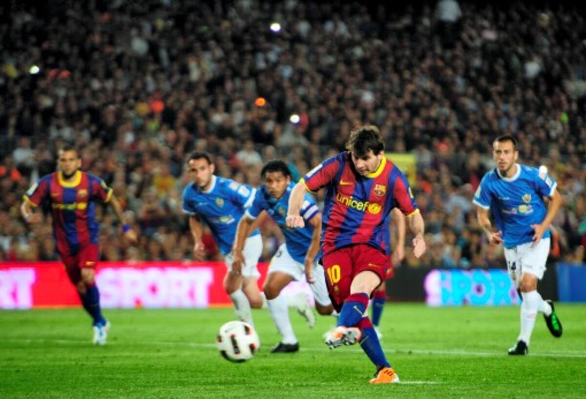 Messi marcó dos goles ante el Almería. AP MANU FERNANDEZ