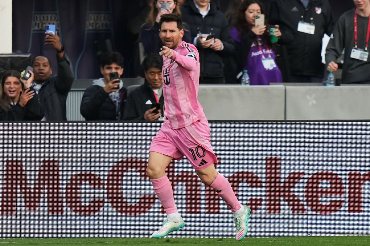 Lionel Messi caza a Cristiano Ronaldo en récord goleador: ¡A uno de los 900!