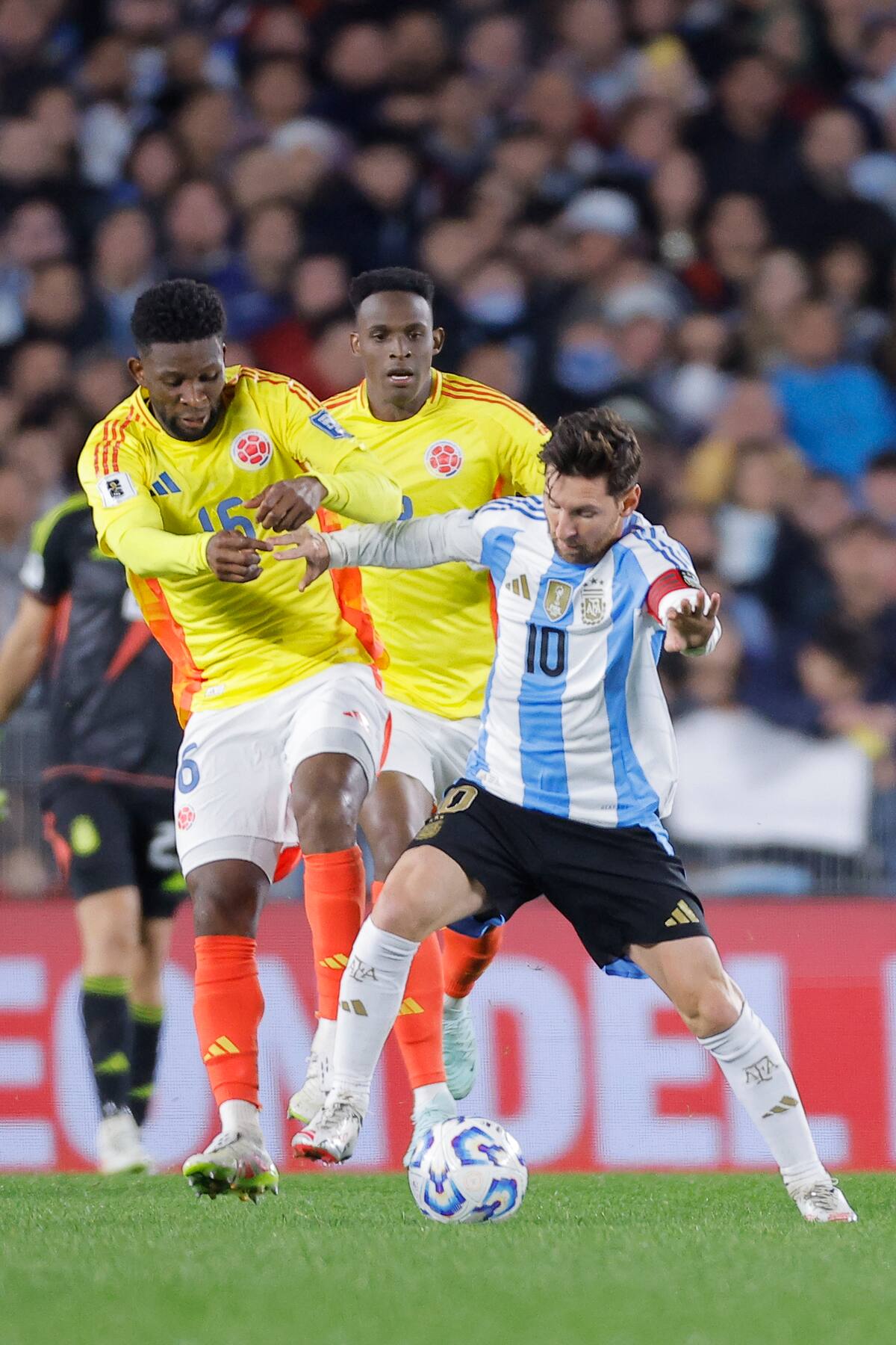 La Selección de Argentina estuvo bloqueada por el gran planteamiento de Colombia. //Foto, EFE: Juan Ignacio Roncoroni