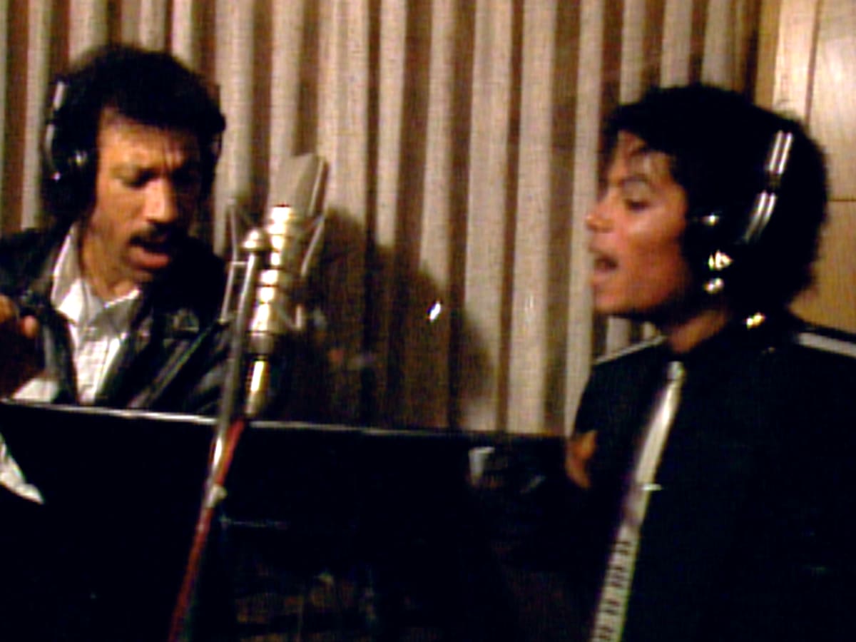 Lionel Richie es hospitalizado tras ofrecer un concierto -Imagen de archivo de Richie con Michael Jackson.// Colprensa