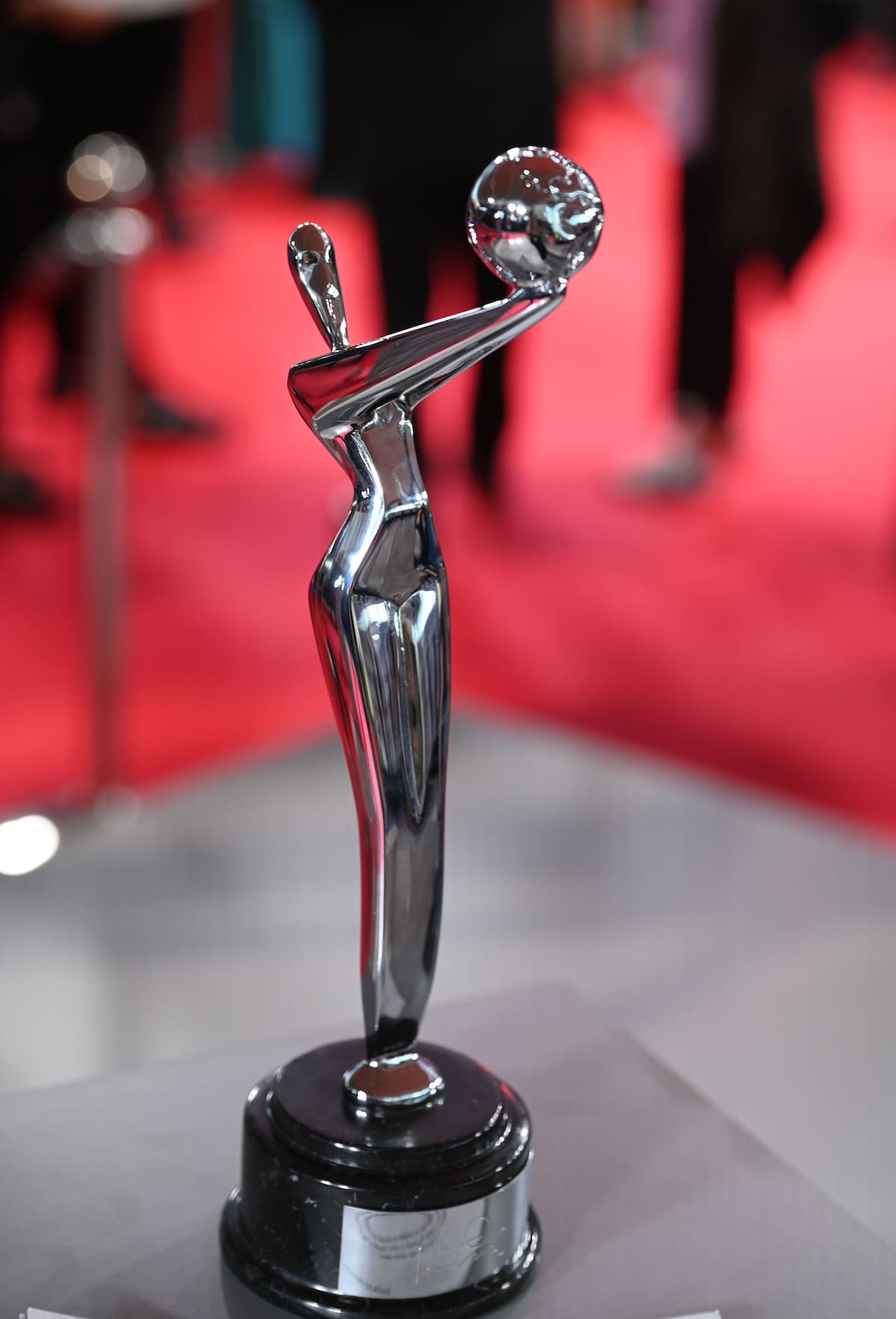 En la fotografía, una estatuilla de los Premios Platino. // EFE