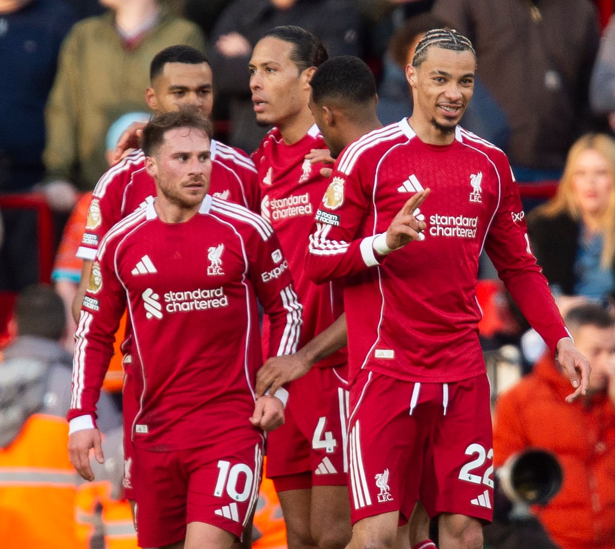 Ousmane Dembélé celebra el gol que marcó la diferencia en Anfield durante la eliminatoria entre Liverpool FC y Paris Saint-Germain.//Foto, EFE: PETER POWELL