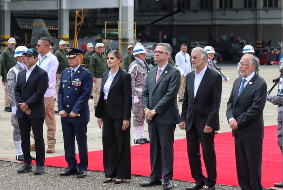 Eduardo Verano, gobernador del Atlántico; Alejandro Char, alcalde de Barranquilla, dieron la bienvenida a Barranquilla a Laura Fernández Delgado, presidenta de Costa Rica.//Cortesía DCGDA.