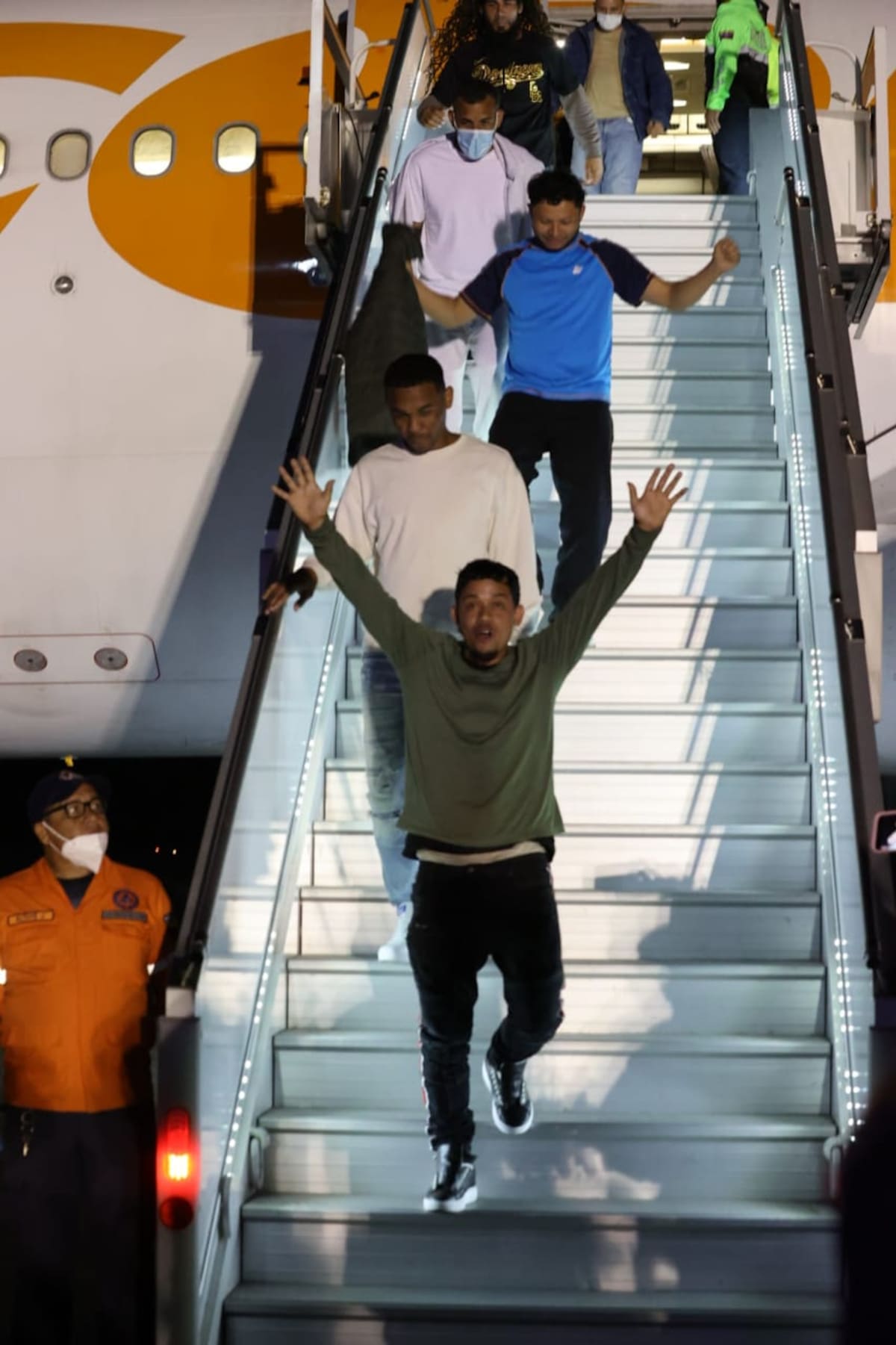 Un grupo de 199 migrantes venezolanos retornó en la madrugada de este lunes a su país en un avión procedentes de Honduras, a donde habían llegado desde EE.UU.. //EFE