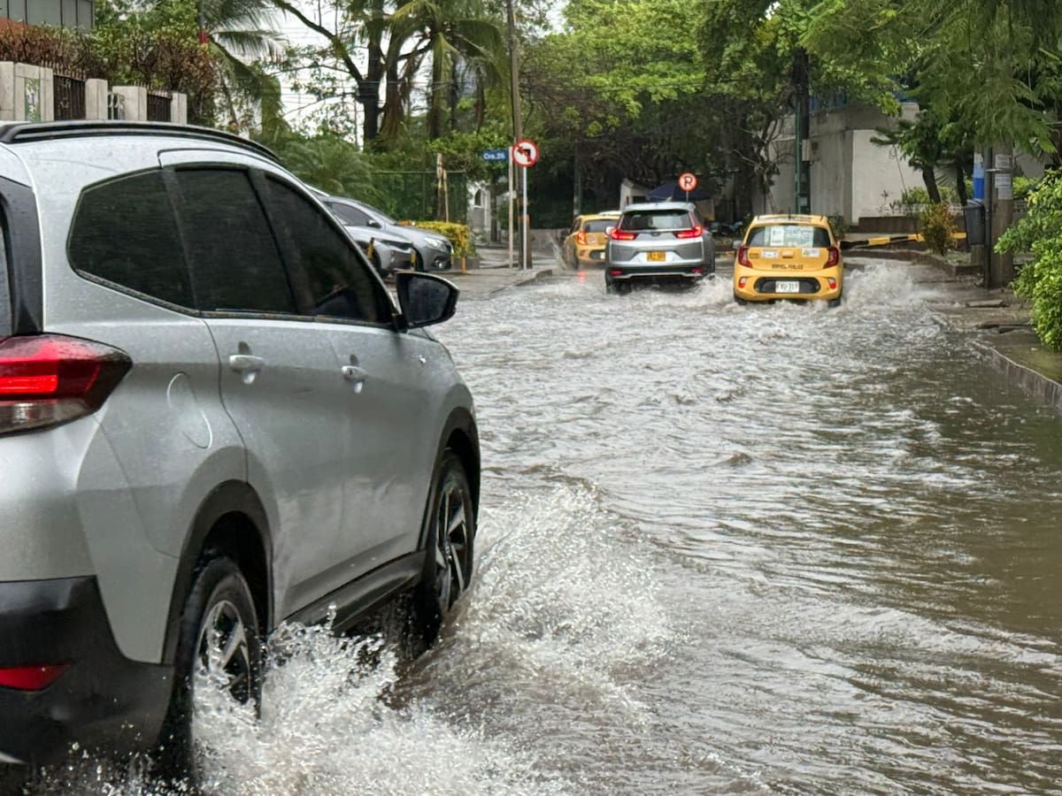 Las precipitaciones pueden ocasionar acumulación de agua en algunas vías, reducción de la visibilidad para conductores y peatones, así como congestión vehicular en diferentes corredores de la ciudad. // Foto: Cortesía - Alcaldía de Cartagena.