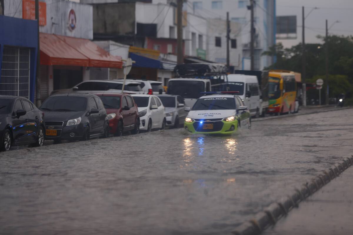 Carril de Transcaribe inundado por las fuertes lluvias.