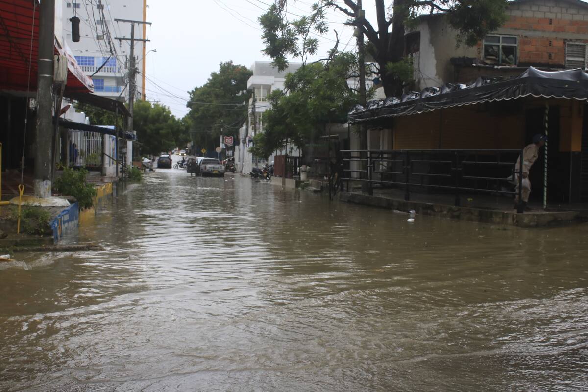 Calles en Cartagena inundadas por las fuertes lluvias.