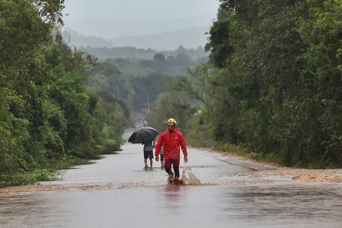 Enviarán dinero para ayudar a colombianos afectados por lluvias en Brasil