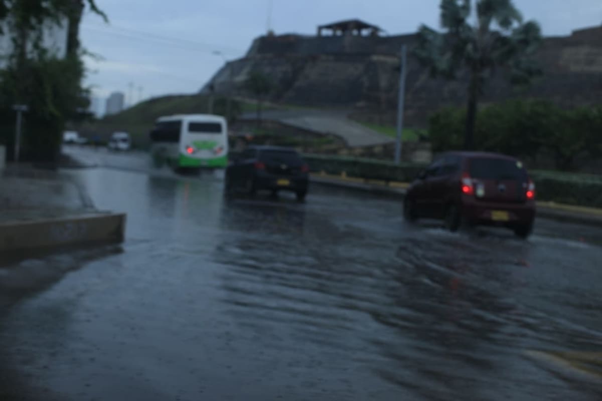 Lluvias en Cartagena este lunes 8 de junio. // Óscar Díaz