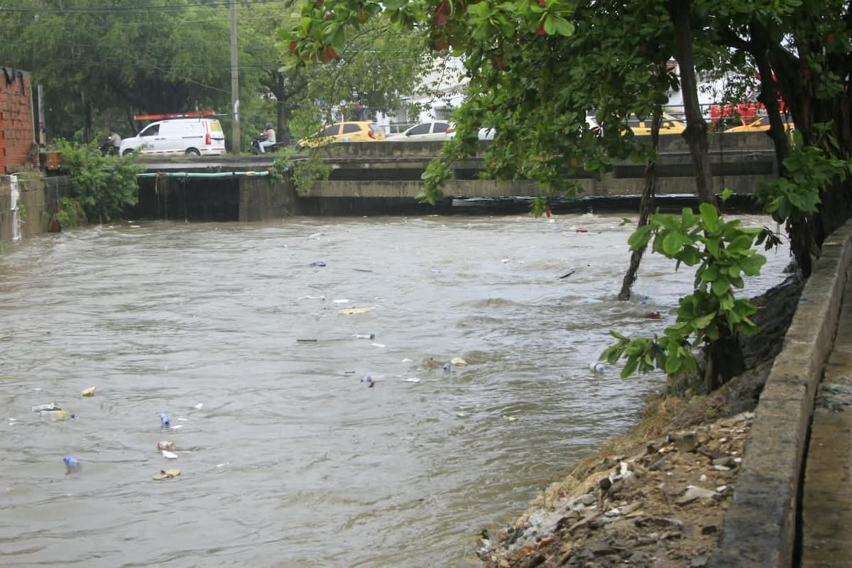 Lluvias en Cartagena este sábado. // JULIO CASTAÑO