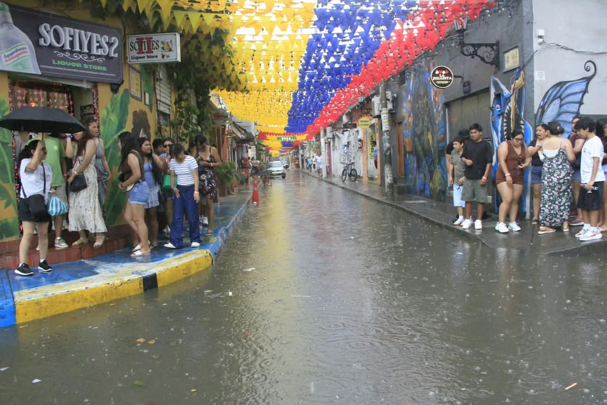 Lluvias en el Centro de Cartagena. // Foto: Julio Castaño - El Universal.