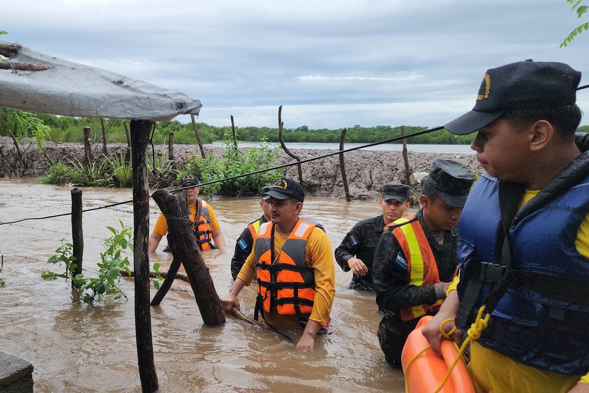Video: intensas lluvias dejan varios muertos y muchos daños en Centroamérica