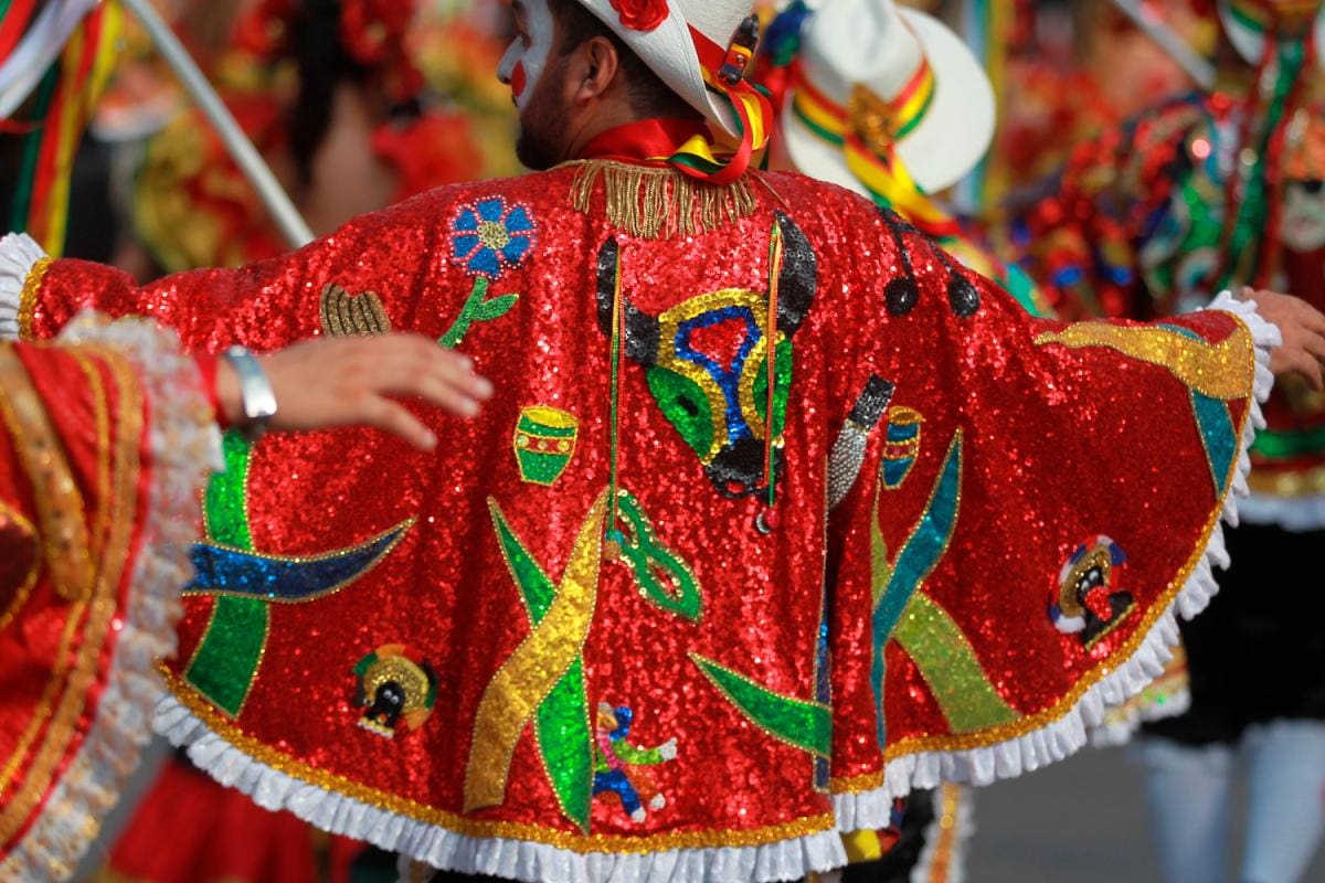 Lo tradicional del Carnaval se vio este domingo en la Vía 40