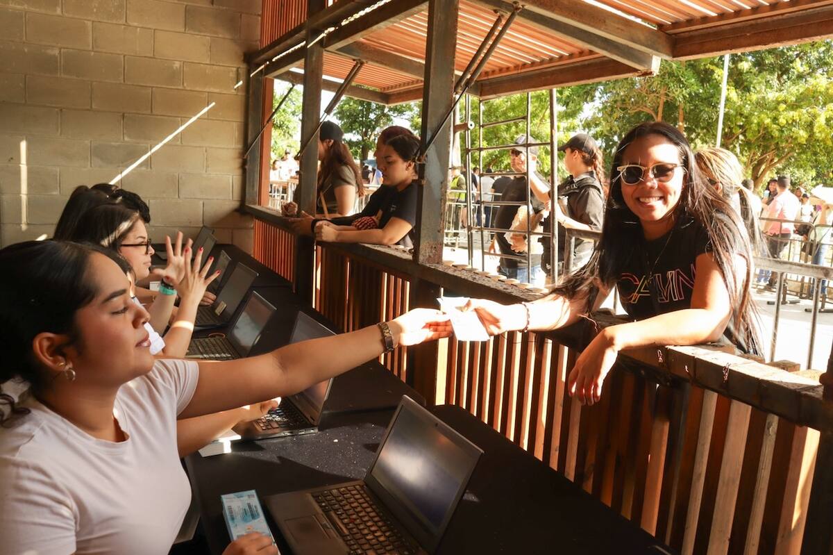 La Alcaldía de Barranquilla regaló 11.000 boletas para que el público asista a la Lectura del Bando 2025.//Cortesía.