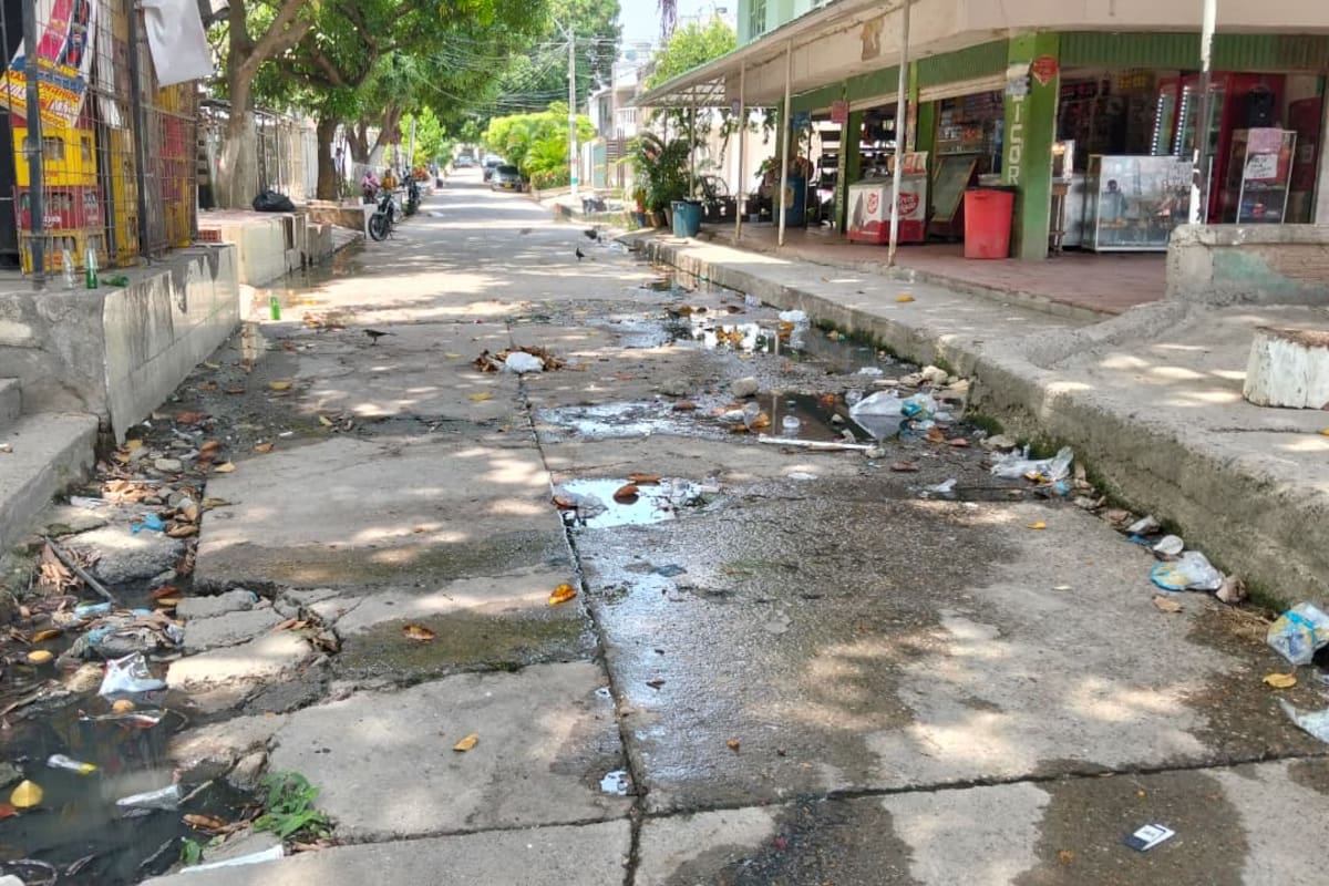 Preocupación en Los Almendros por reboses de aguas servidas: Esto dijo Acuacar