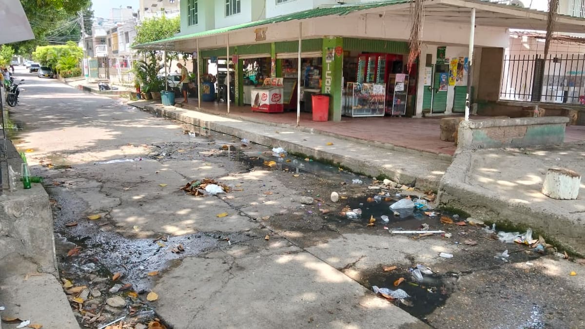 En el barrio Los Almendros piden presencia de las autoridades competentes para eliminar el vertimiento de aguas servidas. // Foto: Luis Herrán.