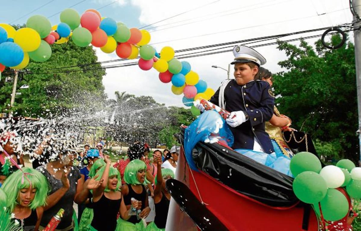 En Nuevo Bosque, los niños engalanaron las calles con color y sabor de fiesta. DAGOBERTO CABARCAS - EL UNIVERSAL