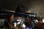 Fuerte incendio afecta centro comercial en una concurrida zona de Bangkok