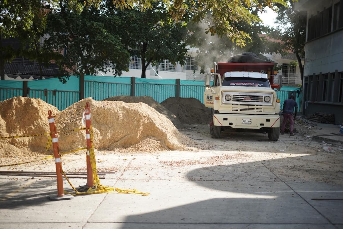 En la Estación de Policía Los Caracoles realizan obras de recuperación en diferentes áreas, mejoramiento de pisos y superficies. // Foto: Cortesía - Alcaldía de Cartagena.