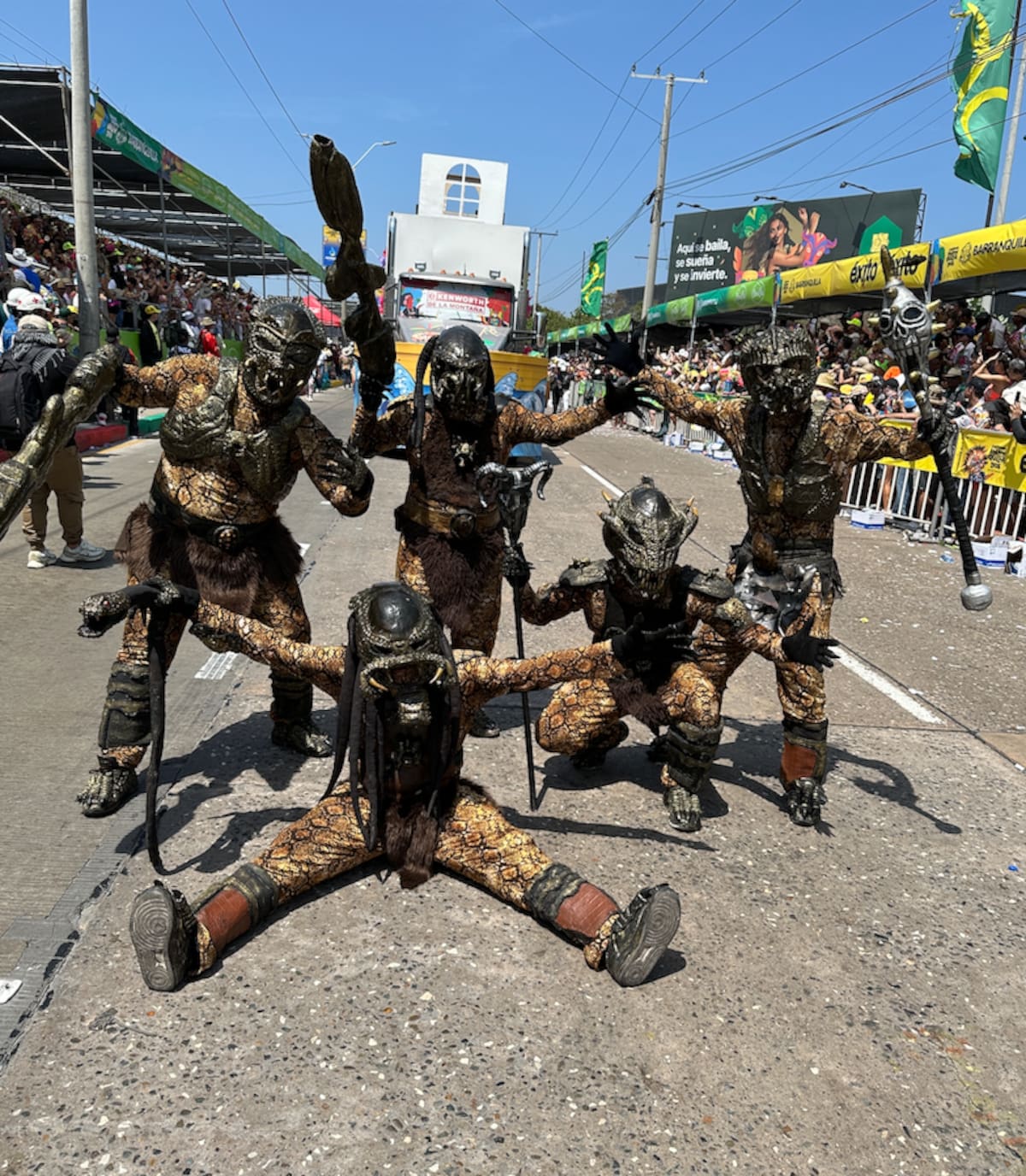 Los disfraces también estuvieron presentes en el desfile de la Batalla de Flores 2026.//Juan M.Cantillo-El Universal.