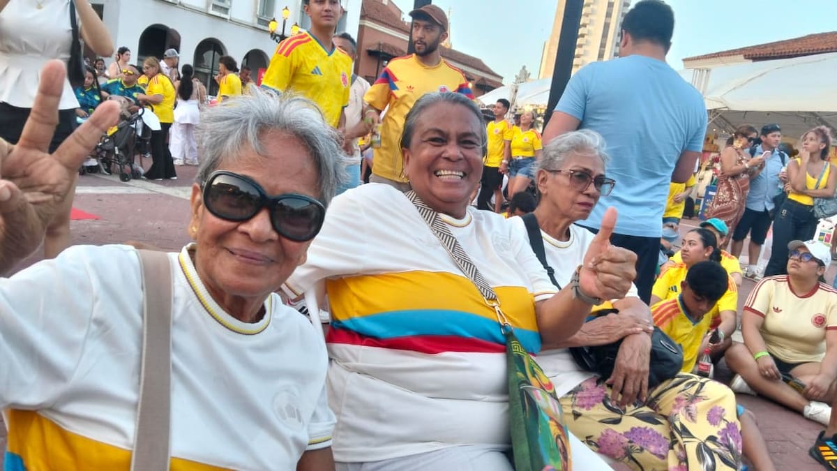 Los hinchas de la Selección Colombia ven en Cartagena el partido contra Portugal. // Foto: Zenia Valdermar - El Universal
