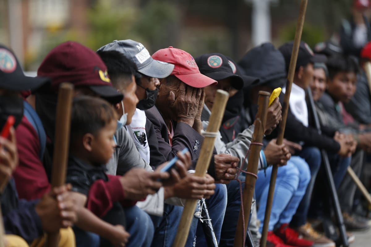 Algunos miembros de la comunidad de indígenas Embera Katío protestan en Bogotá. // Foto: Colprensa - Lina Gasca.