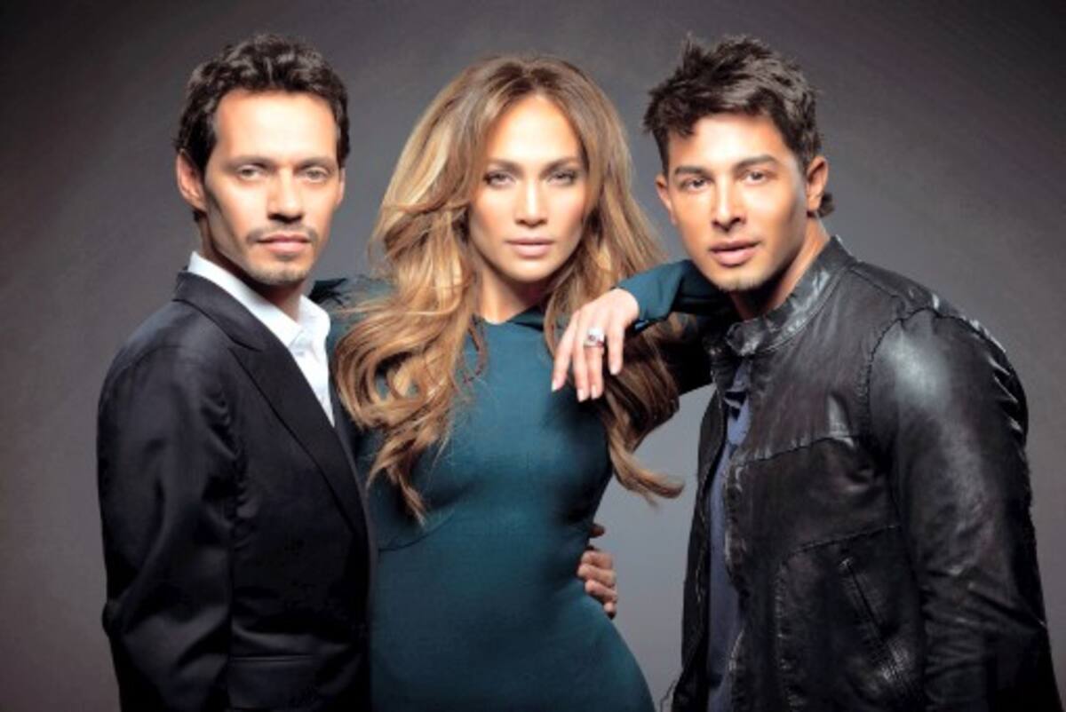 Los músicos y esposos Marc Anthony y Jennifer López, junto al director de espectáculos Jamie King. COLPRENSA