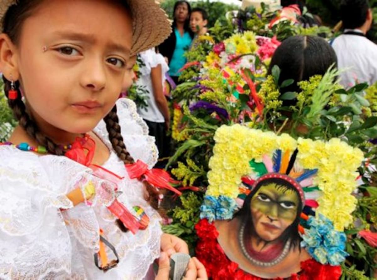 Los niños fueron los primeros en desfilar con sus silletas en la Feria de las Flores.