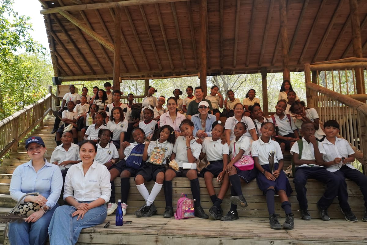 De los libros a las aves en vuelo: así fue la visita de estudiantes de Ararca al Aviario Nacional