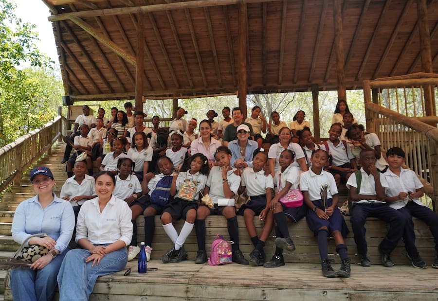 De los libros a las aves en vuelo: así fue la visita de estudiantes de Ararca al Aviario Nacional