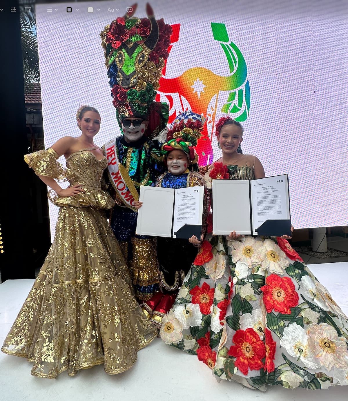 Joshua Ortiz y Sharon Acosta, estarán acompañados Port la reina Michelle Char Fernández y el rey Momo Adolfo Maury en la coronación como Reyes del carnaval de los Niños 2026.//El Universal.