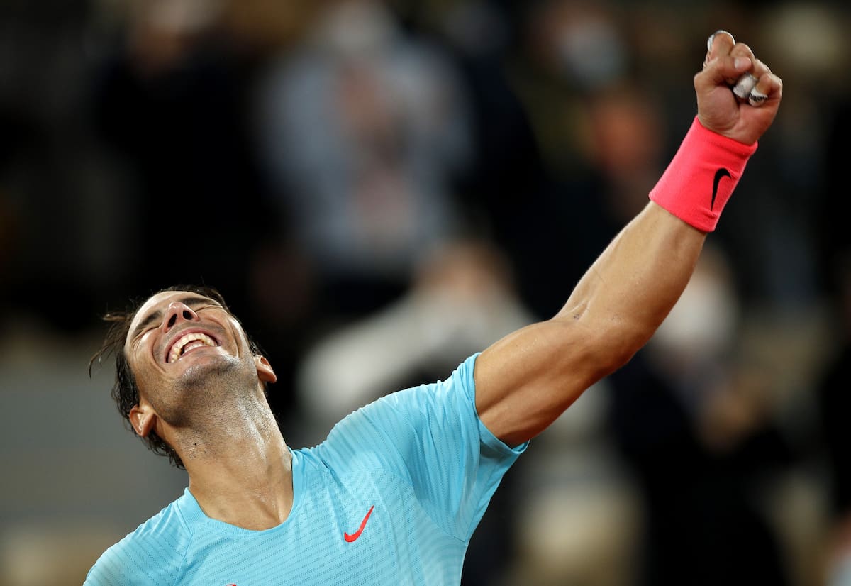 Rafael Nadal reacciona tras ganar a Novak Djokovic en el Roland Garros de 2020. //EFE
