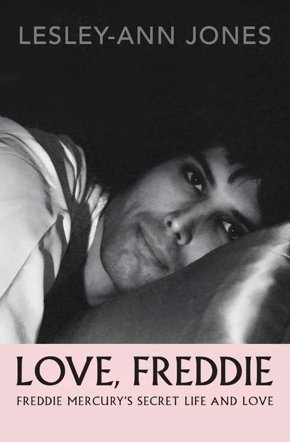 Libro revela la hija secreta de Freddie Mercury. // foto tomada de X @RoyalDickie