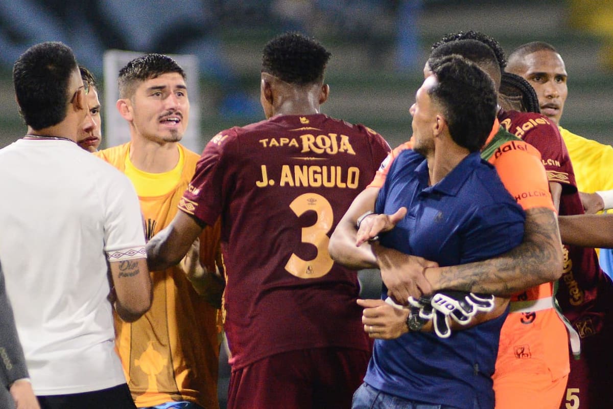 Video: Lucas González recibió puño tras el Tolima vs. O’Higgins en Libertadores