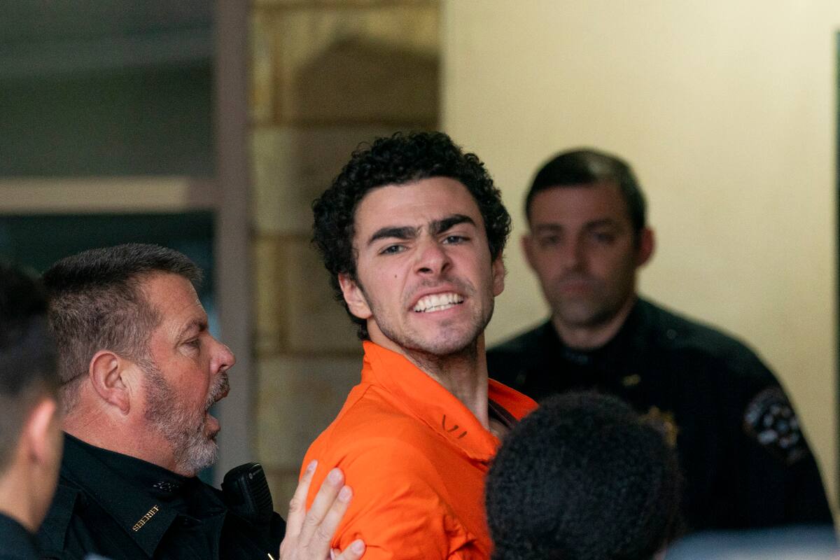 Luigi Mangione se opone a la extradición y grita al entrar a la corte