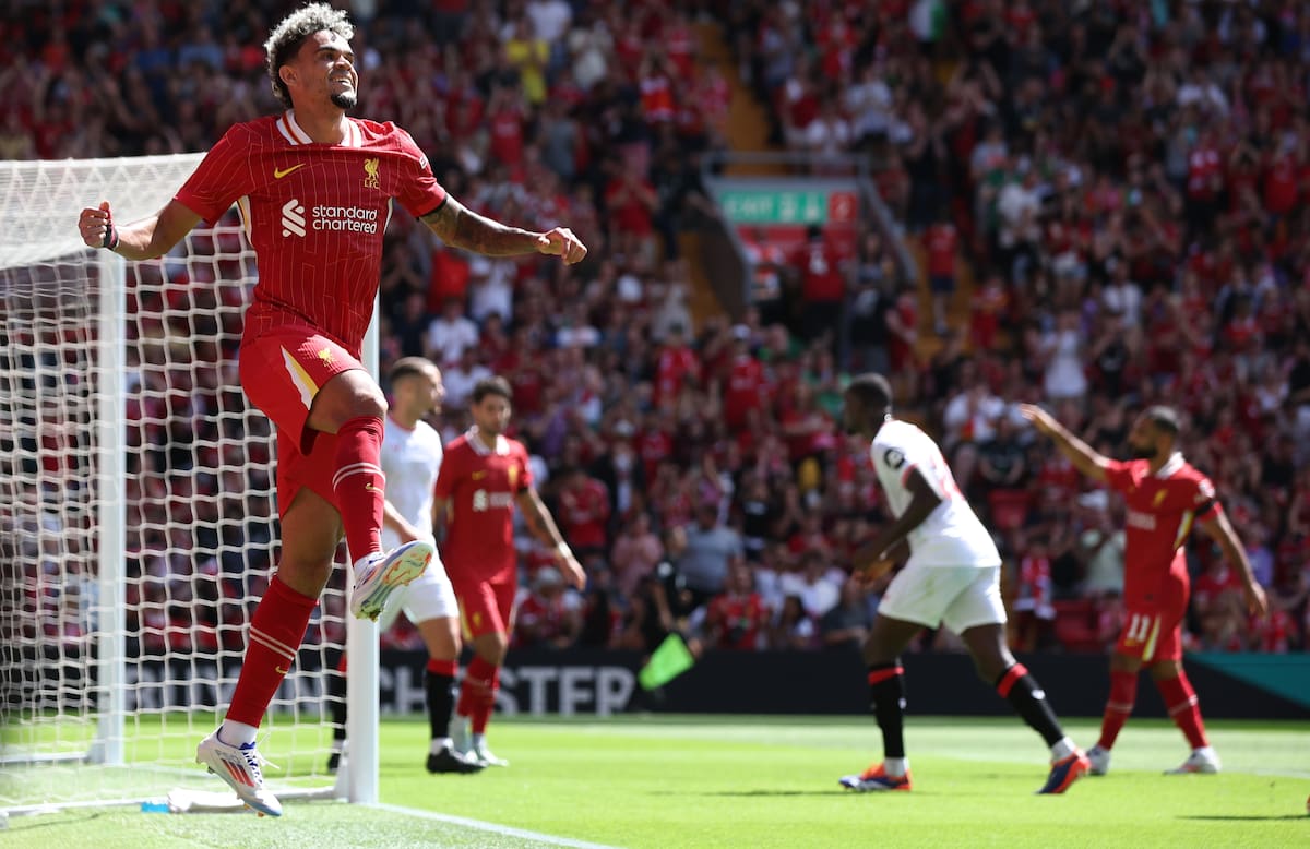 Luis Díaz marcó un doblete en el amistoso del Liverpool ante el Sevilla. //EFE