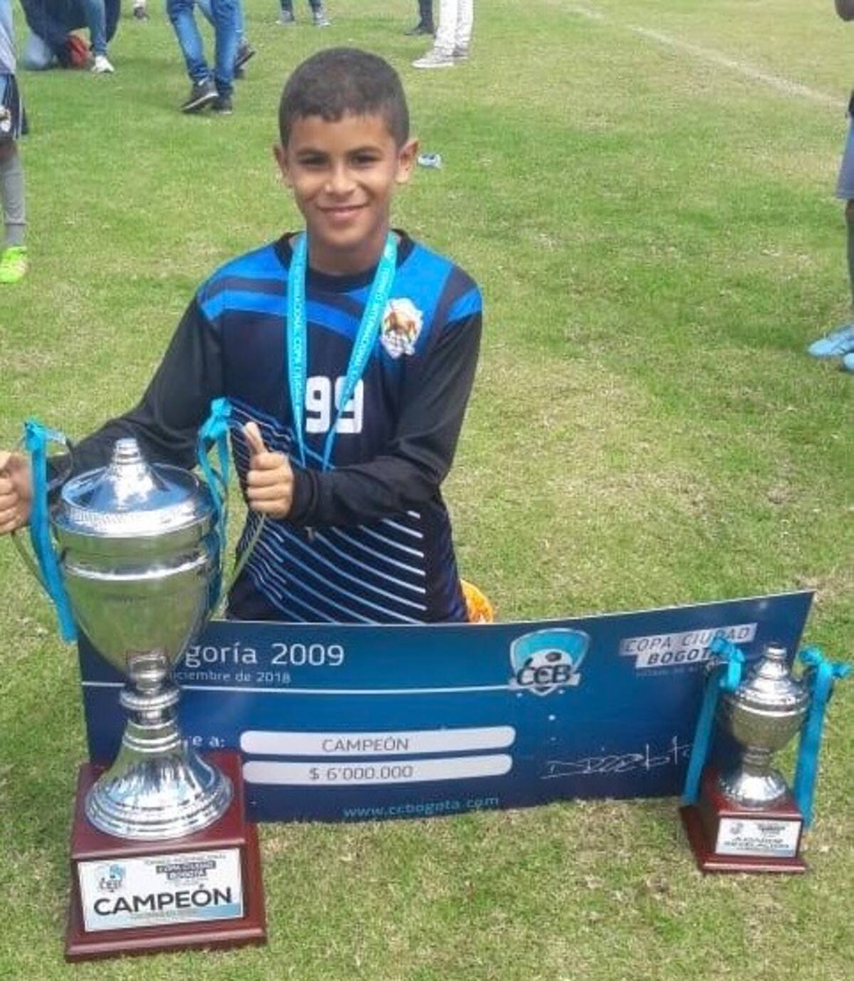 Como futbolista, Luis Gabriel ganó varios títulos con Talentos Cartageneros. Tenía mucho futuro como arquero. //Cortesía